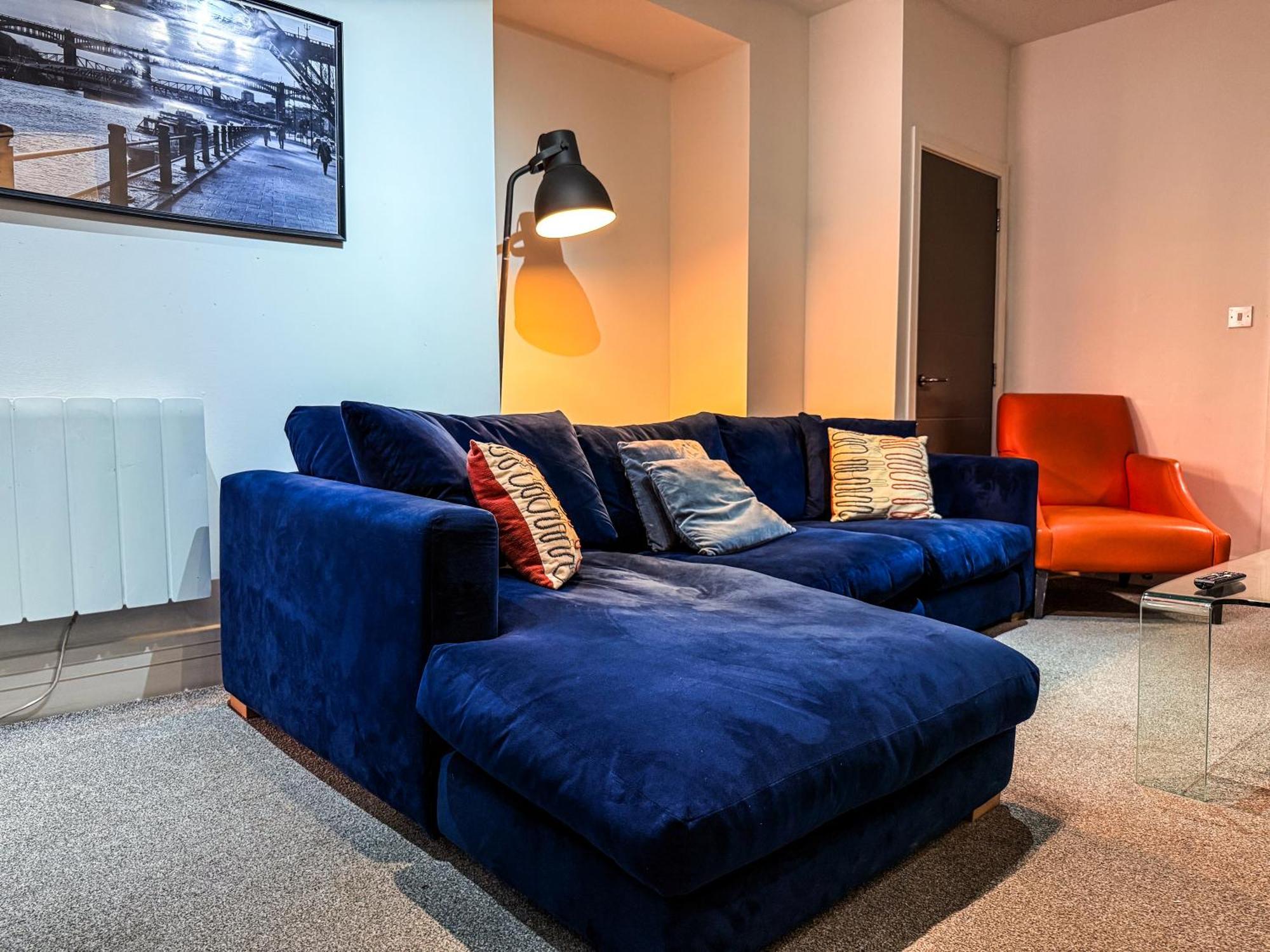 3 Bedroom Apartment In The Heart Of Newcastle - Modern - Sleeps 6 Bagian luar foto